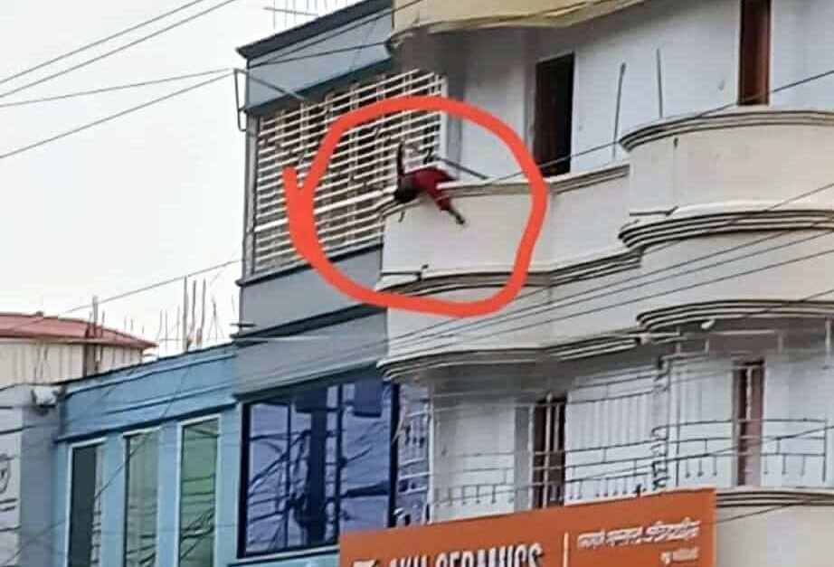 জামালপুরে সাইনবোর্ড লাগাতে গিয়ে যুবকের মৃত্যু