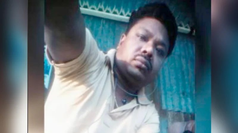 গভীর রাতে পরকীয় প্রেমিকার ঘরে প্রবেশ করে শাহজালাল, অতপর....