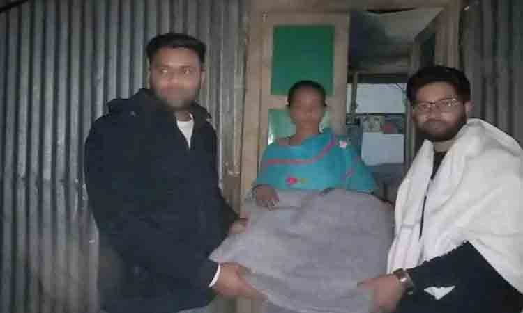 শীতবস্ত্র নিয়ে শীর্তাতদের পাশে ইসলামপুর উপজেলা ছাত্রলীগ