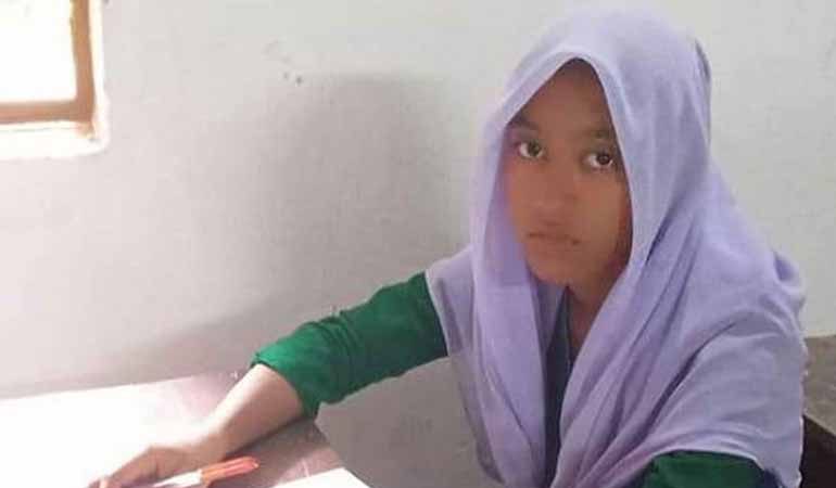 বাবার মরদেহ বাড়িতে রেখে পরীক্ষার হলে মেয়ে