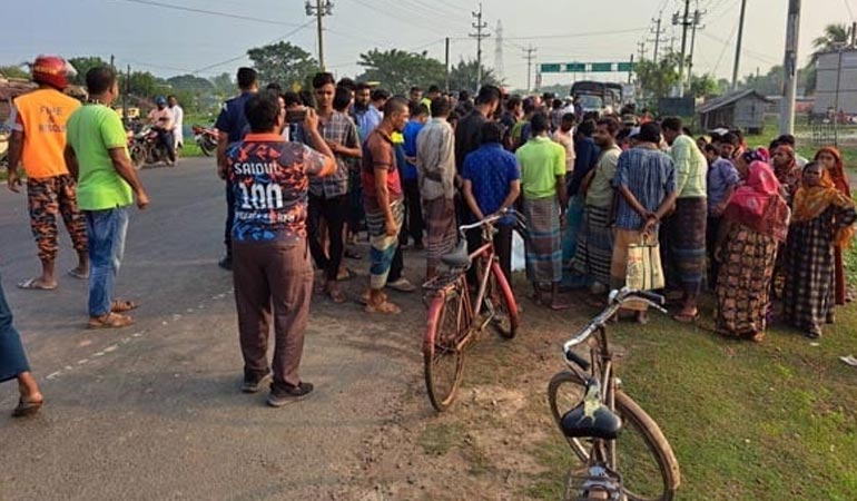 সাতক্ষীরায় ট্রাক-মোটরসাইকেল সংঘর্ষে নিহত ৩