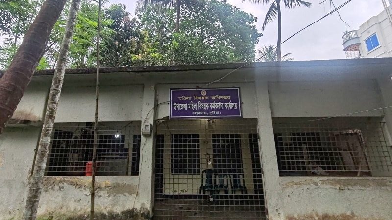 কুষ্টিয়ায় টানা ছুটির ৫ দিন উড়ছে জাতীয় পতাকা, বন্ধ করা হয়নি বৈদ্যুতিক বাতিও