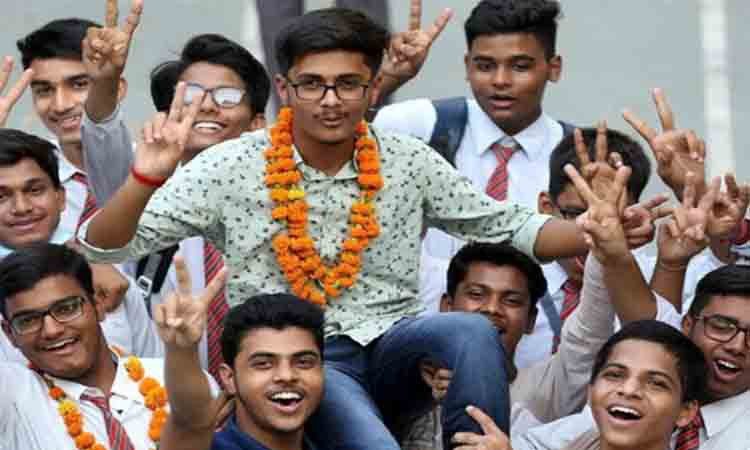 রাষ্ট্রবিজ্ঞান পরীক্ষায় ১০০ তে ১৫১ নম্বর পেলেন শিক্ষার্থী!