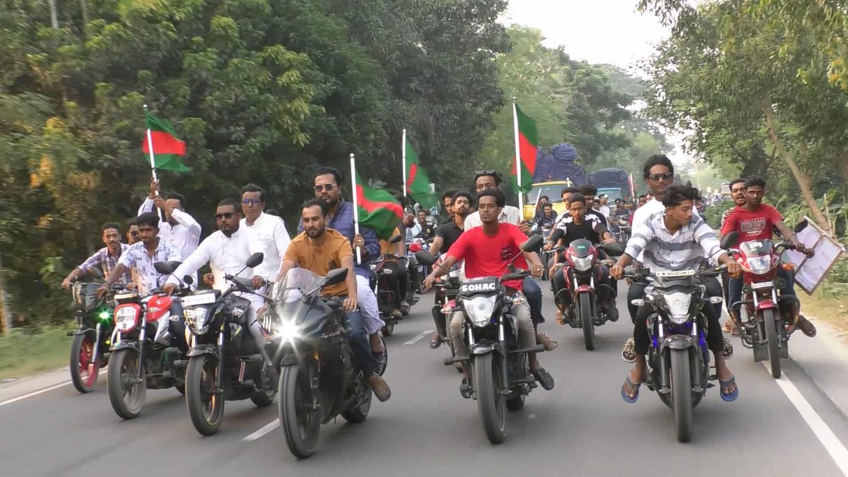 কুষ্টিয়া-৪ আসনে গণঅধিকার পরিষদের এমপি প্রার্থী তিয়াশের নির্বাচনী মোটর শোভাযাত্রা