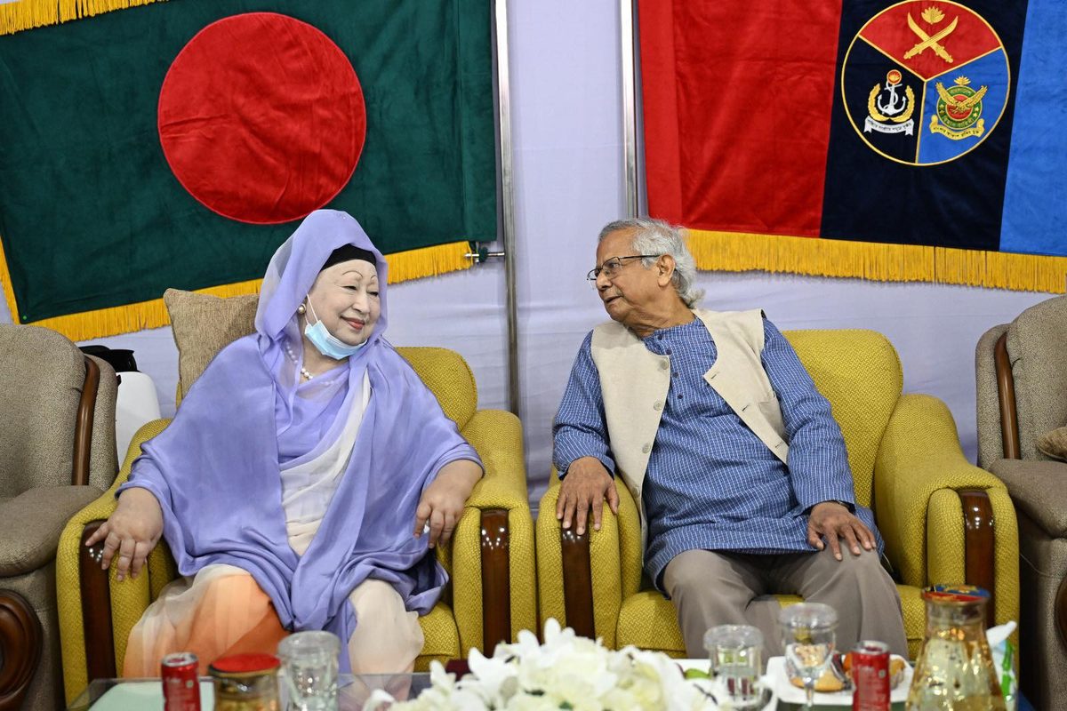 প্রধান উপদেষ্টার সঙ্গে খালেদা জিয়ার সৌজন্য সাক্ষাৎ