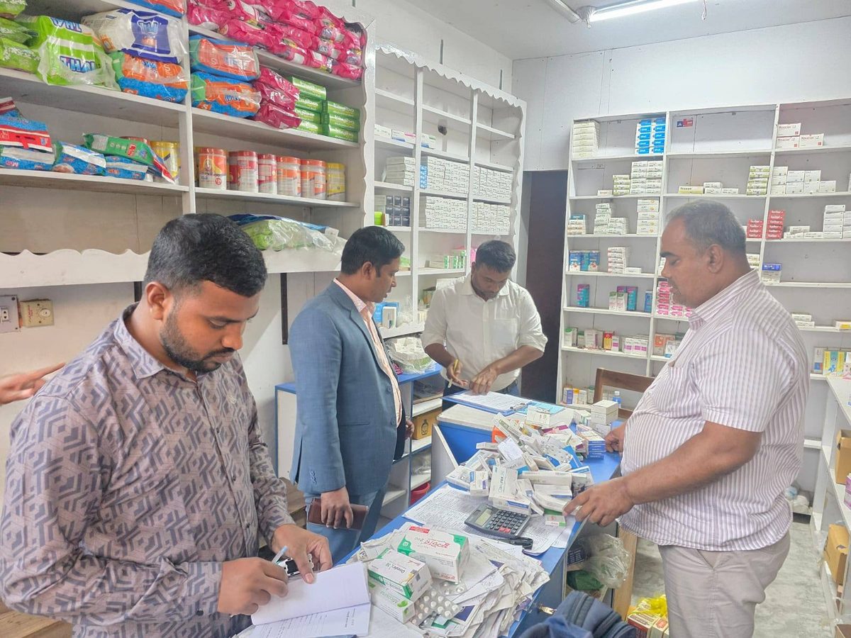 কুমারখালীতে মেয়াদোত্তীর্ণ ওষুধ বিক্রি, ৪ ফার্মেসিকে জরিমানা