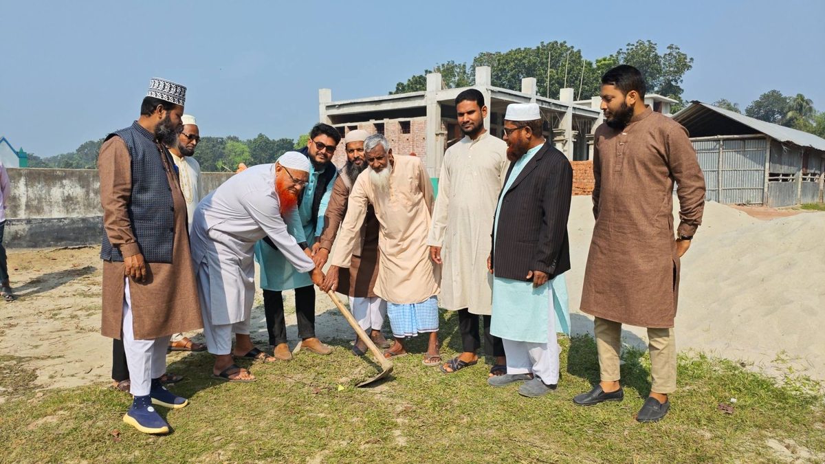 সোন্দাহ আদর্শ দাখিল মাদ্রাসার নবনির্মিত ভবনের নির্মাণকাজের উদ্বোধন
