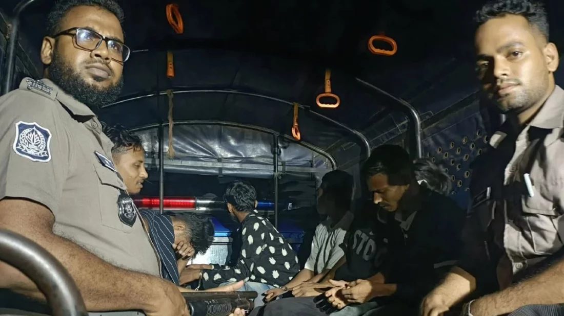 রাজধানীতে শীর্ষ সন্ত্রাসী ‘কুত্তা ফারুক’সহ গ্রেপ্তার ৭