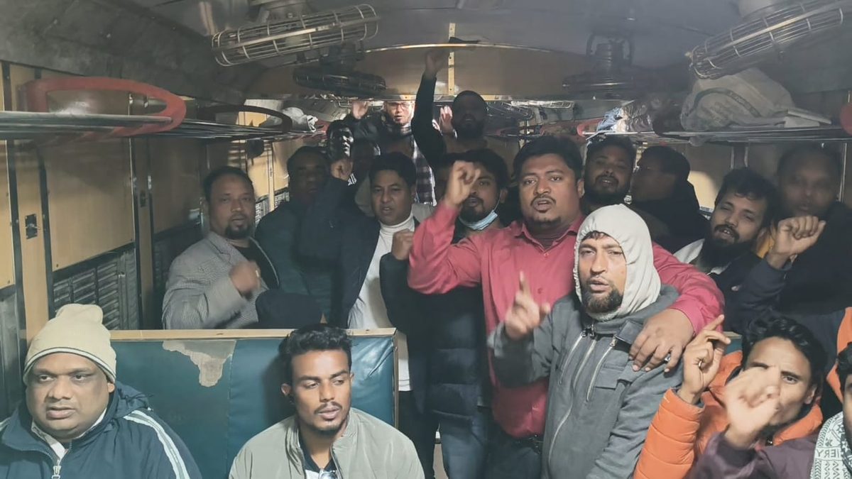 জামালপুর থেকে বিএনপির নেতাকর্মীদের নিয়ে ঢাকার পথে স্পেশাল ট্রেন