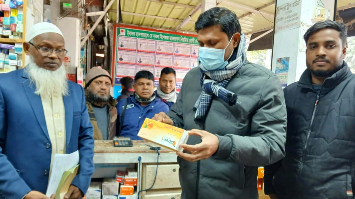 দেবীগঞ্জে ভোক্তা অধিকারের অভিযান,দুই প্রতিষ্ঠানকে জরিমানা