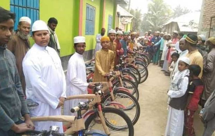 টানা ৩৯ দিন জামাতে নামাজ পড়ে বাইসাইকেল পেল ১৪ কিশোর