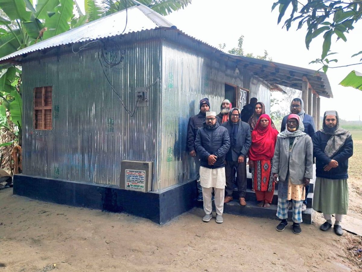 খোকসায় নতুন ঘর উপহার পেল স্বামী পরিত্যক্ত নারী রাহেলা