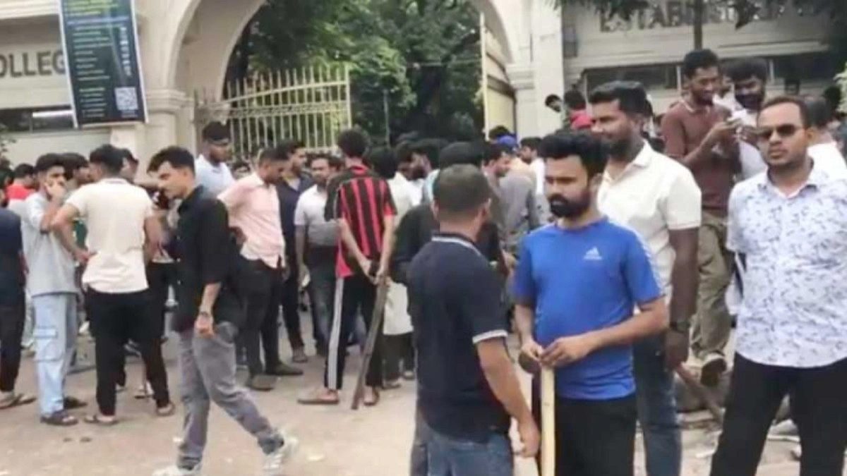 এবার ঢাকা কলেজে মুখোমুখি ছাত্রদল-শিবির, আহত ২৭