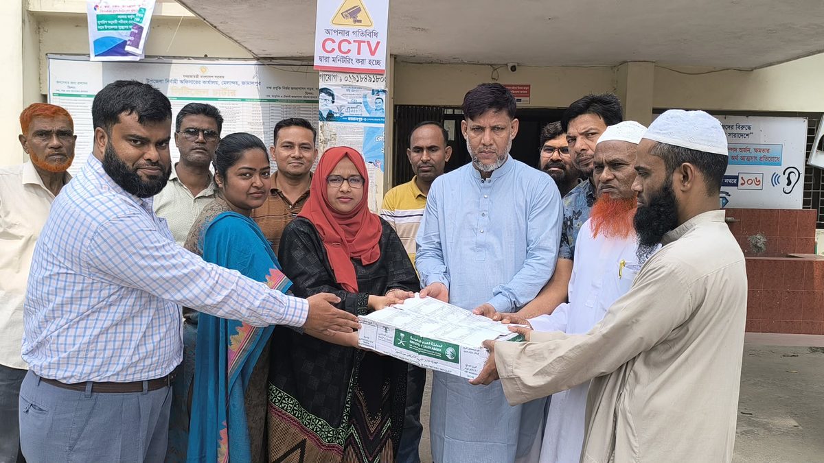 মেলান্দহে ৫৩ মাদ্রাসা ও এতিমখানায় সৌদির খেজুর বিতরণ
