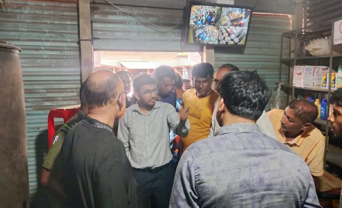 জামালপুরে অবৈধভাবে তেল মজুদ,ব্যবসায়ীকে জরিমানা