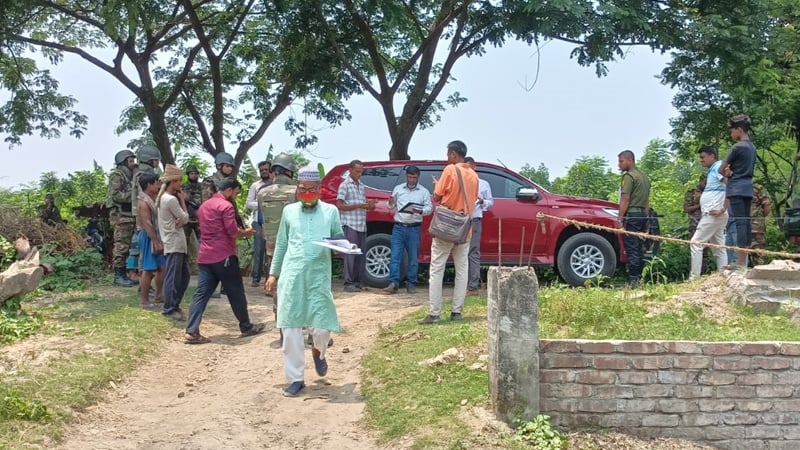 ফরিদপুরে কয়লা কারখানায় যৌথ বাহিনীর অভিযান