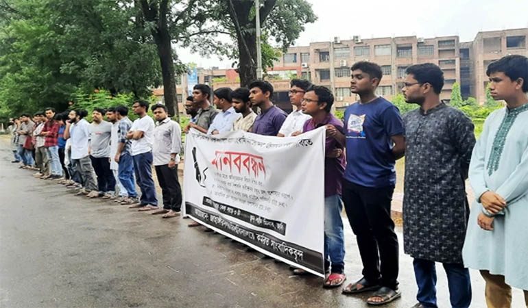 সাংবাদিক নির্যাতন: জাবিতে প্রশাসনিক ভবন অবরোধের ঘোষণা
