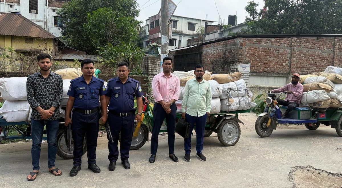 জামালপুরে ১৩শ কেজি নিষিদ্ধ পলিথিন জব্দ,মালিককে জরিমানা