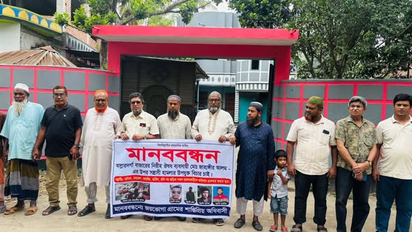 কুষ্টিয়ায় পল্লী চিকিৎসকের ওপর হামলা, প্রতিবাদে এলাকাবাসীর মানববন্ধন