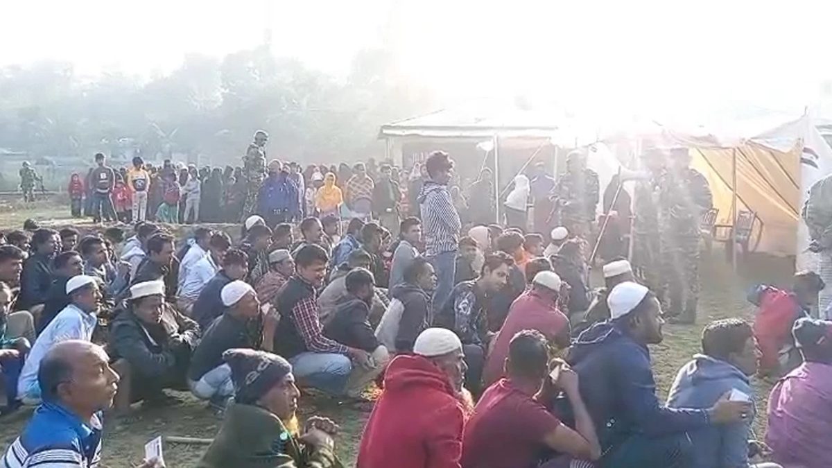 উখিয়ায় যৌথবাহিনীর অভিযানে ৬০০ রোহিঙ্গা আটক