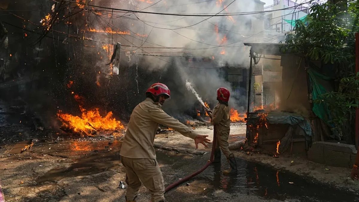 ভারতে রেস্তোরাঁয় ভয়াবহ অগ্নিকাণ্ডে নিহত ২১