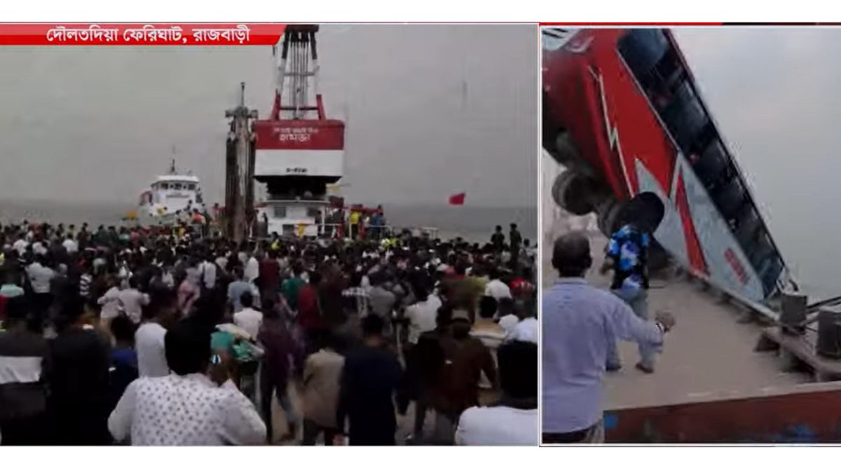 নদীতে ডুবেছে যাত্রীবাহী বাস, ঘটনাস্থলে উদ্ধারকারী জাহাজ হামজা