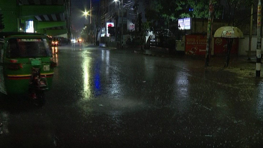 সারা দেশে ঝড়-বৃষ্টি, নদী বন্দরগুলোতে সতর্কতা