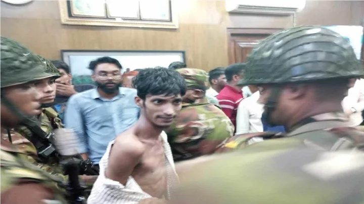 ঢামেকে ধারালো অস্ত্র নিয়ে হামলা, আটক ৪