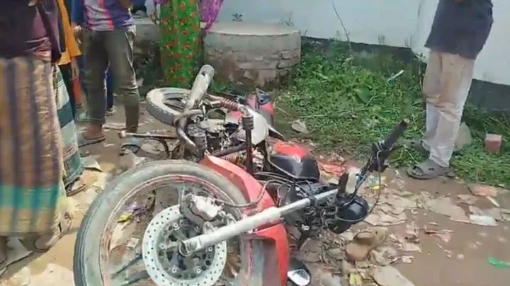 কুষ্টিয়ায় ট্রেনের ধাক্কায় মোটরসাইকেল আরোহী নিহত