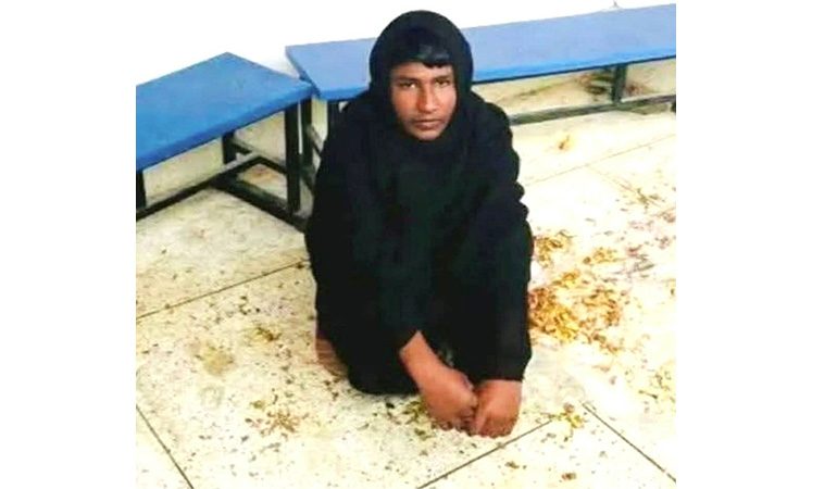 ছাত্রী সেজে বিদ্যালয়ে ঢুকে বিশৃঙ্খলা, আটকের পর সাবেক ছাত্রকে বাজারে ঘুরাল জনতা