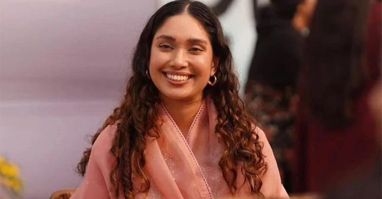 সাধারণ মানুষের মতো লাইনে দাঁড়িয়ে ড্রাইভিং লাইসেন্স নিলেন জাইমা রহমান