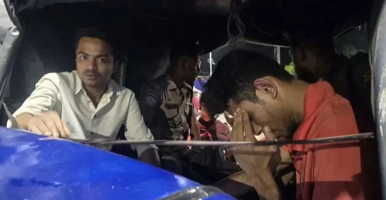 ১৫ আগস্টে খাবার বিতরণের সময় ঢাবিতে ছাত্রলীগের ২ কর্মী আটক