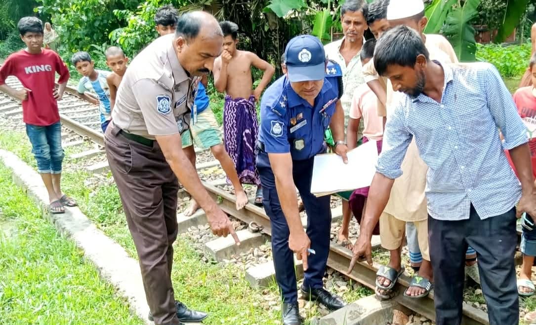 জামালপুরে চলন্ত ট্রেনের ছাদ থেকে পড়ে যুবকের মৃত্যু