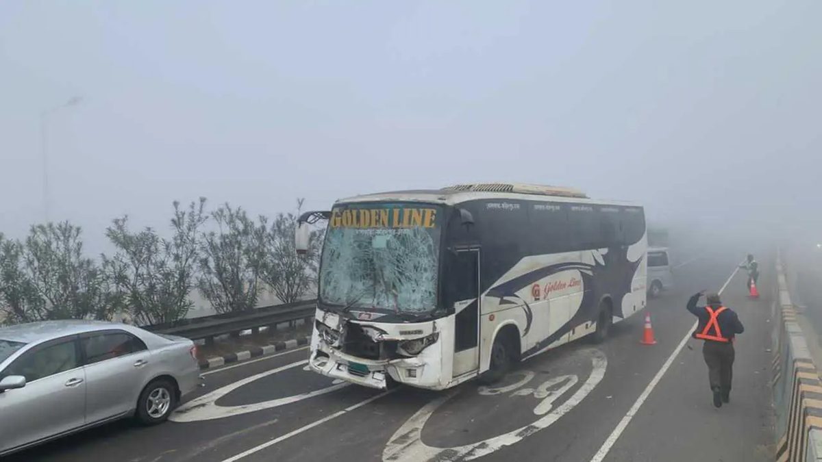 ঢাকা-মাওয়া এক্সপ্রেসওয়েতে ৪ গাড়ির সংঘর্ষ