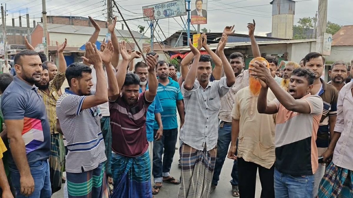 জামালপুরে গ্যাস সংকটের প্রতিবাদে মহাসড়ক অবরোধ, ভোগান্তিতে যাত্রীরা