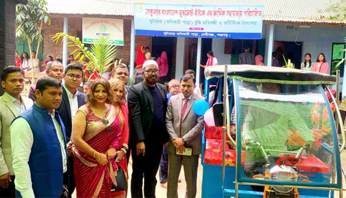 দেবীগঞ্জে বিশেষ চাহিদাসম্পন্ন শিক্ষার্থীদের মাঝে শিক্ষা উপকরণ বিতরণ