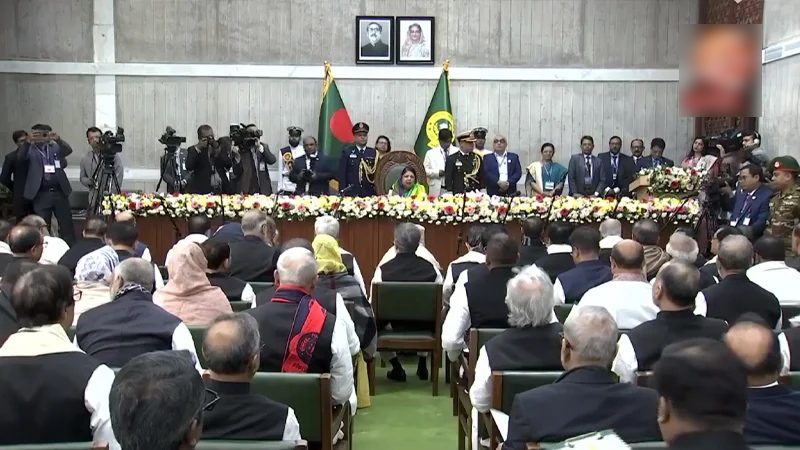 শপথ নিলেন নবনির্বাচিত সংসদ সদস্যরা