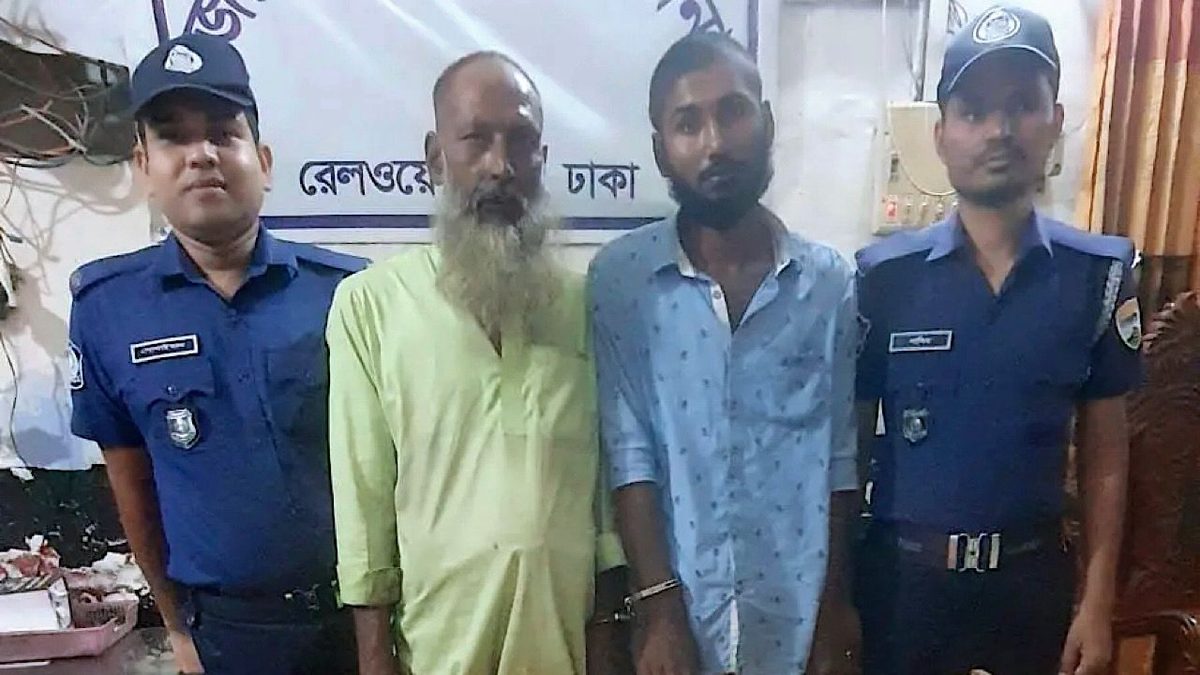 জামালপুরে ট্রেনের টিকিটসহ ২ কালোবাজারি আটক