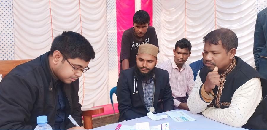 পঞ্চগড়ে শ্রমিক কল্যাণ ফেডারেশনের উদ্যোগে ফ্রি মেডিক্যাল ক্যাম্প