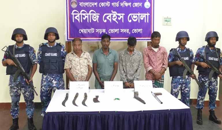 যৌথ অভিযানে বেলায়েত বাহিনীর প্রধানসহ আটক ৪