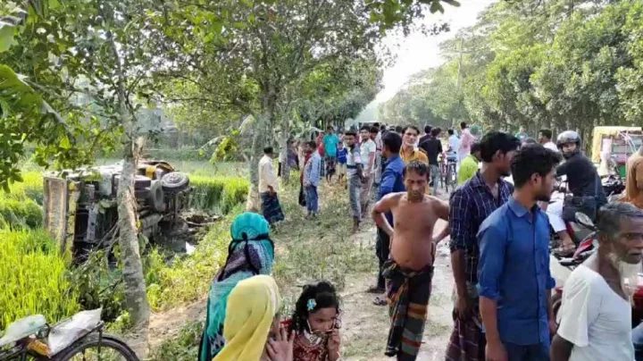 কিশোরগঞ্জে ড্রাম ট্রাকের চাপায় গেল ৪ প্রাণ