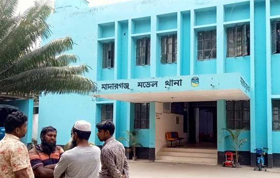 জামালপুরে ঝালমুড়ি বিক্রেতার মাটি চাপা লাশ উদ্ধার