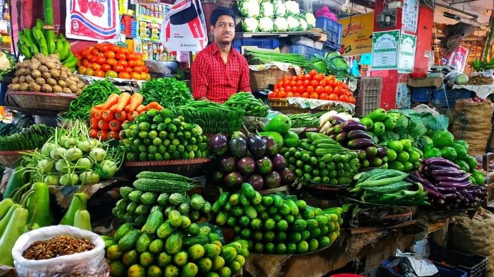 বৃষ্টিতে বেড়েছে সবজির দাম,মাছের দামও চড়া