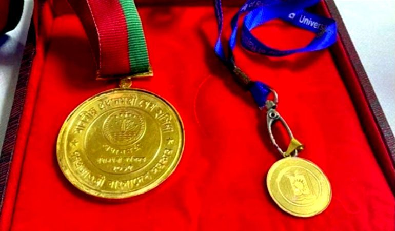 প্রধানমন্ত্রীর দেওয়া স্বর্ণপদক প্রত্যাখ্যান করলেন আইনজীবী নূরুল হুদা