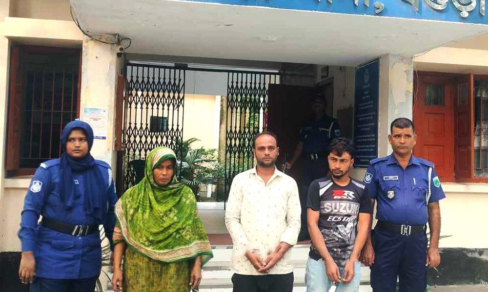 ছেলে নয়, গৃহবধূকে হত্যা করে ফ্রিজে রাখে ভাড়াটিয়া