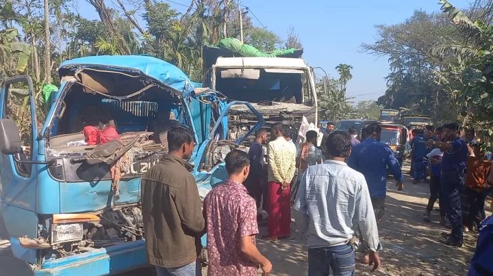 ডাম্পট্রাক-পিকআপের মুখোমুখি সংঘর্ষে নিহত ১