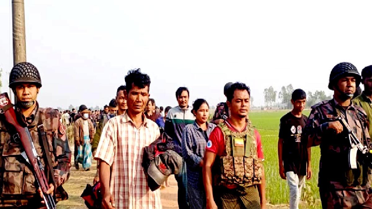 বাংলাদেশে অনুপ্রবেশের সময় হাতবোমা বিস্ফোরণ,আটক ২৪