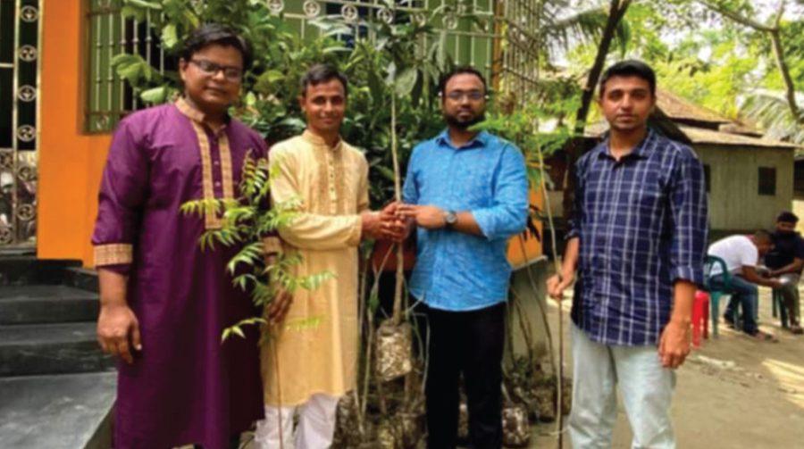 কিশোরগঞ্জে বৌভাত অনুষ্ঠানে নবদম্পতিকে গাছের চারা উপহার