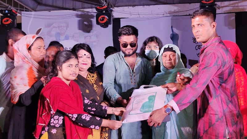 এমপির জন্মদিনে প্রতিবন্ধীদের মাঝে ঈদ উপহার বিতরণ