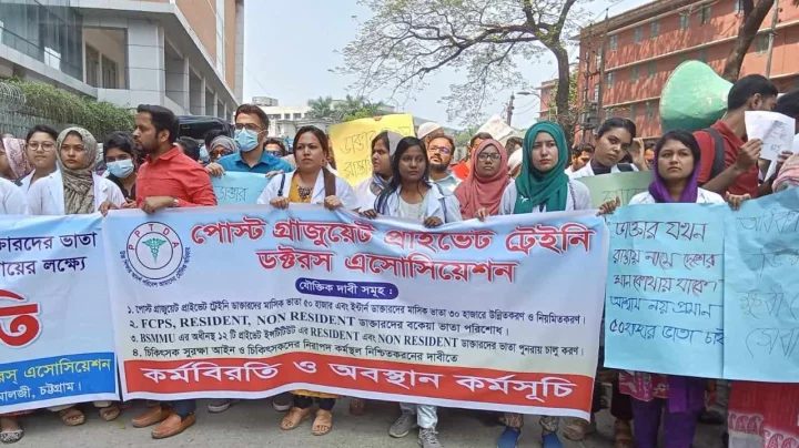 স্বাস্থ্যমন্ত্রীর আশ্বাসে ট্রেইনি ও ইন্টার্ন চিকিৎসকদের কর্মবিরতি প্রত্যাহার